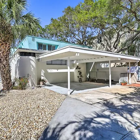 Tropical Waterfront Home Central Location!
