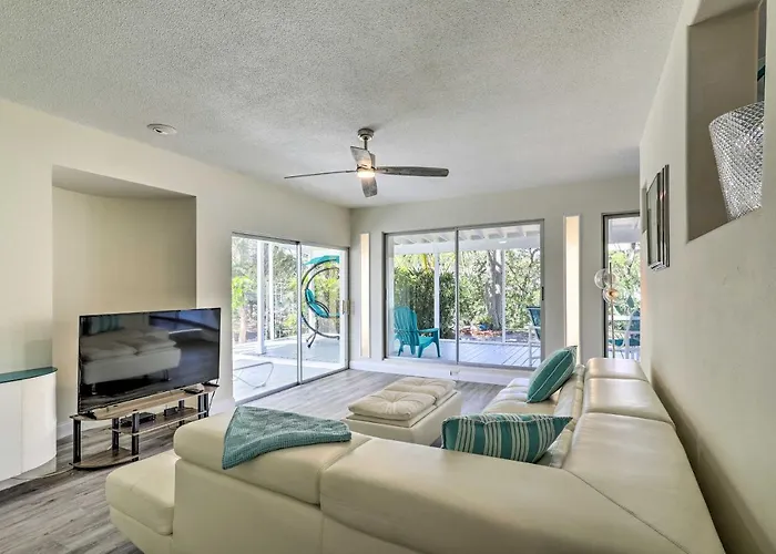 Tropical Waterfront Home: Location! Clearwater Beach