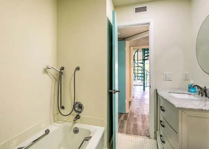 Tropical Waterfront Home: Location! * Clearwater Beach