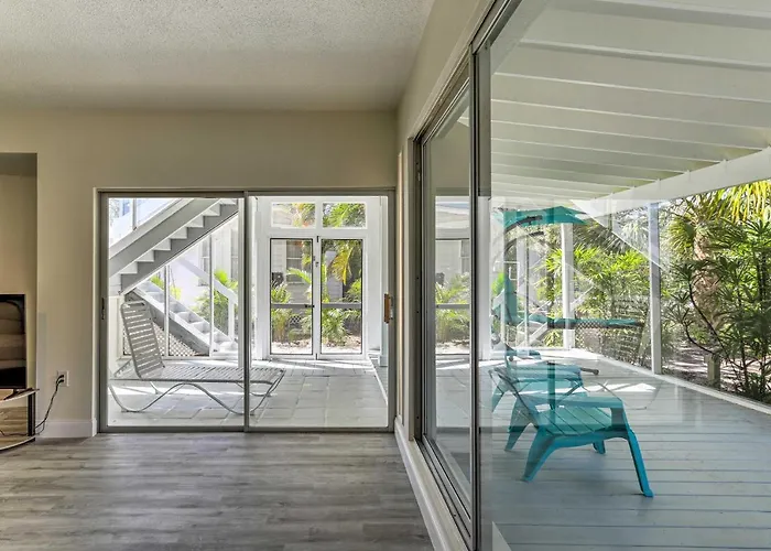 Ferienhaus Tropical Waterfront Home: Location!