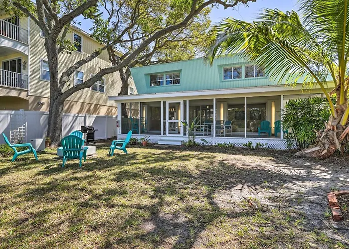 Tropical Waterfront Home: Location! *