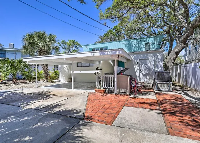 Ferienhaus Tropical Waterfront Home: Location! *