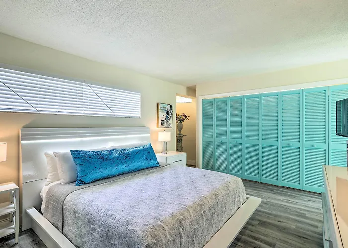 Tropical Waterfront Home: Location! Clearwater Beach
