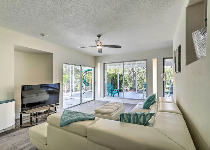 Tropical Waterfront Home: Location! Clearwater Beach